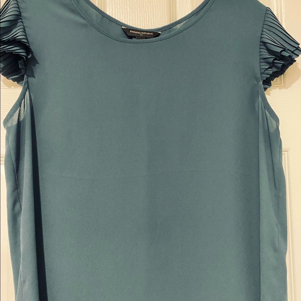Banana Republic Accordion sleeve Top